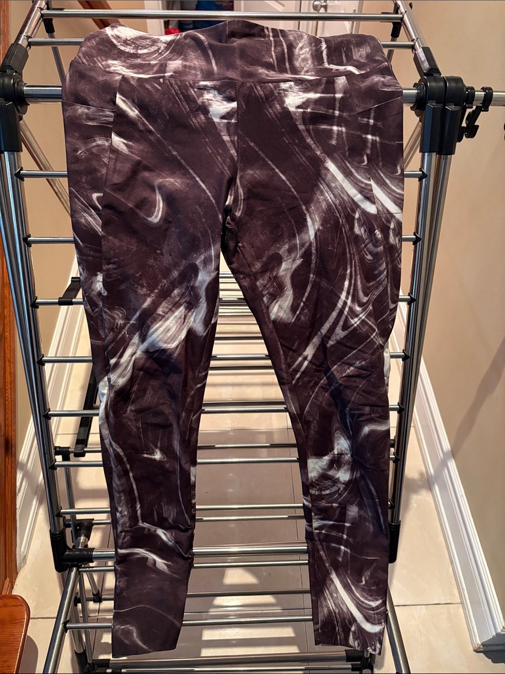 Women’s Marble-Print Active Leggings - Black & White